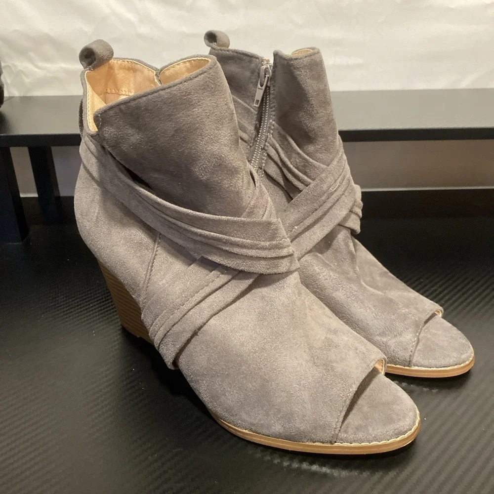 Journee Collection Womens‎ Shoes Size 8.5 Sabeena Grey Wedge Ankle Boots